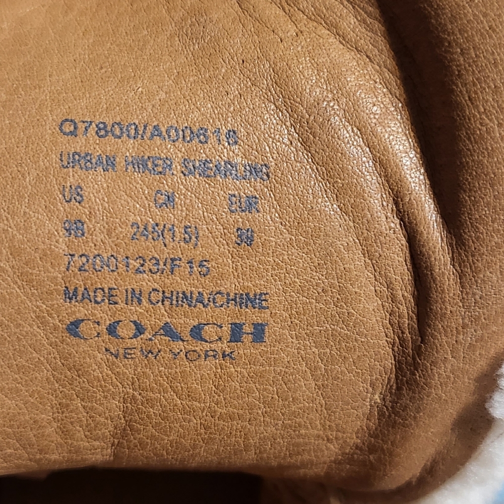 COACH URBAN HIKER SHEARLING BOOTS SIZE 9 cream and brown